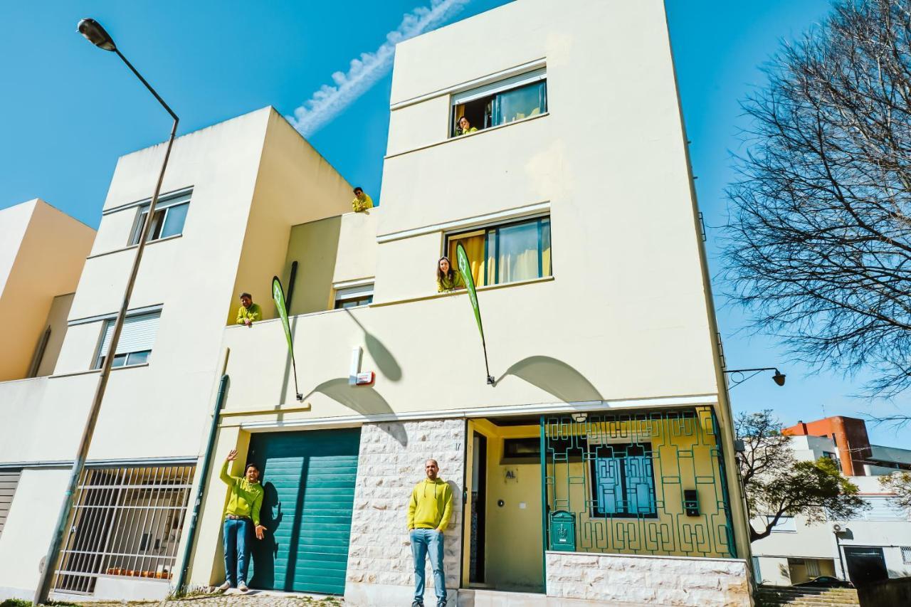 Help Yourself Hostels - Restelo Lisbona Esterno foto