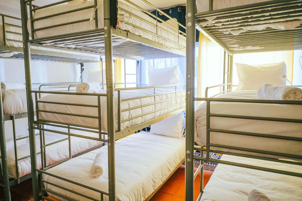 Help Yourself Hostels - Restelo Lisbona Esterno foto