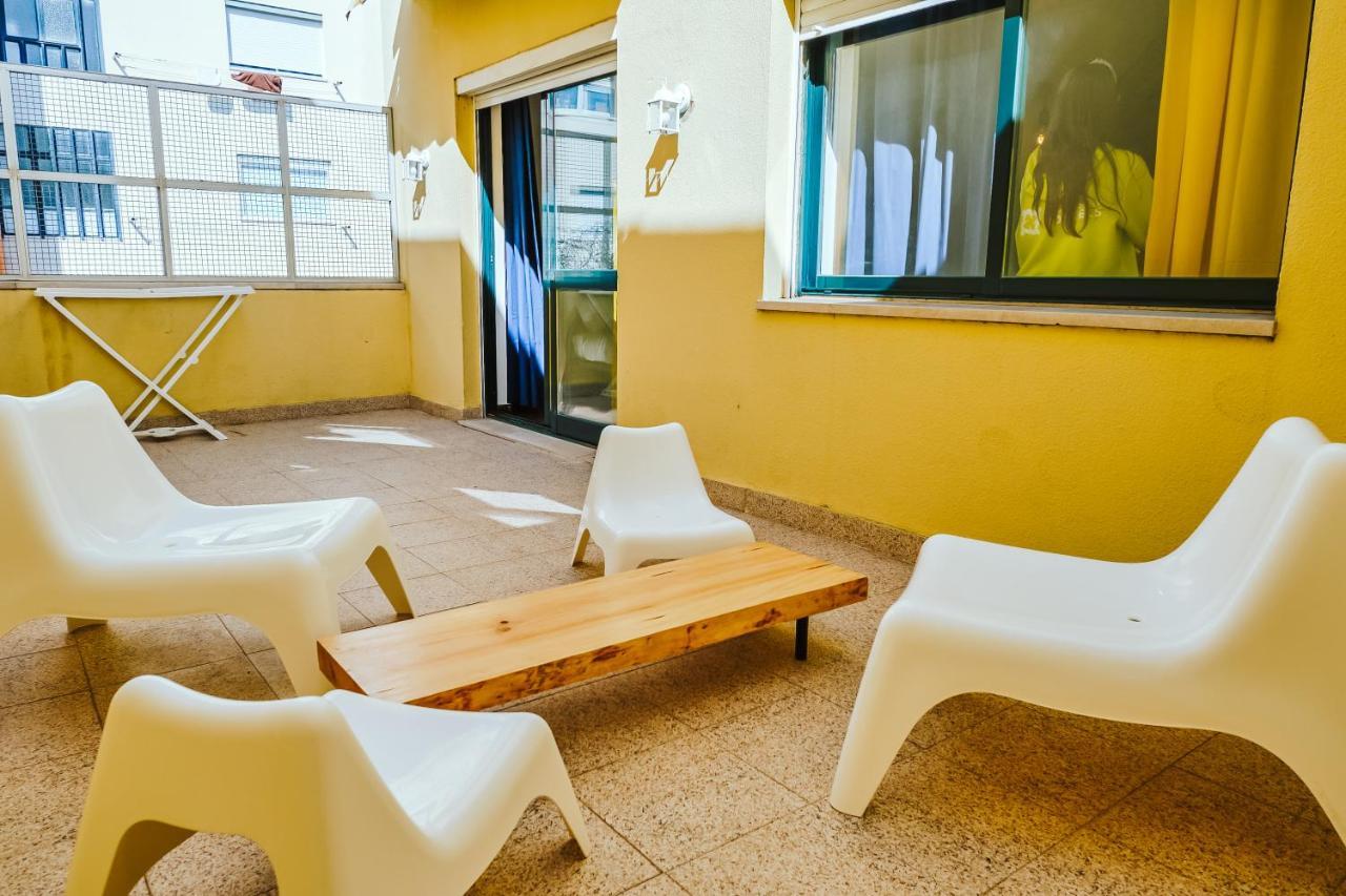Help Yourself Hostels - Restelo Lisbona Esterno foto