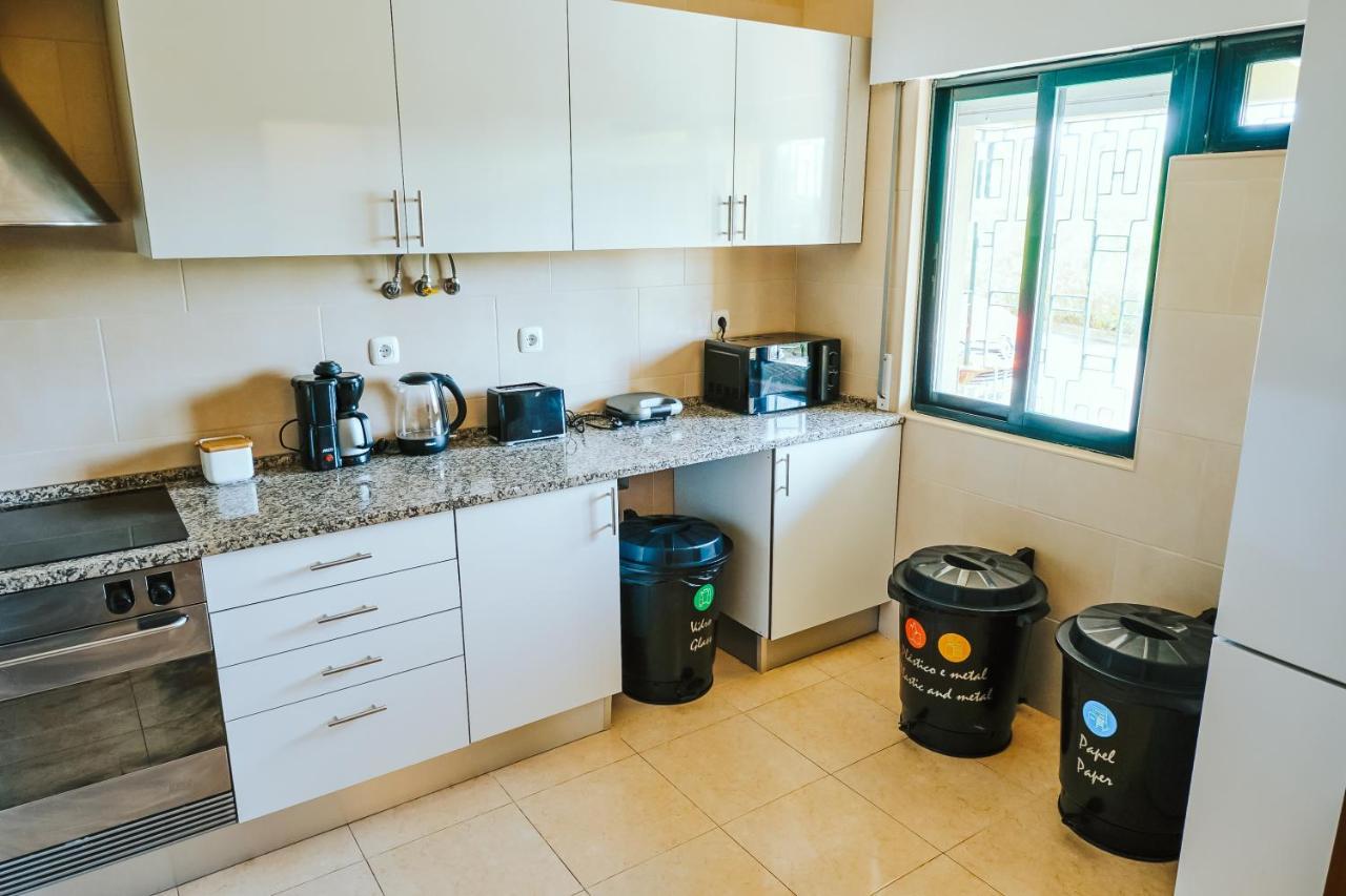 Help Yourself Hostels - Restelo Lisbona Esterno foto
