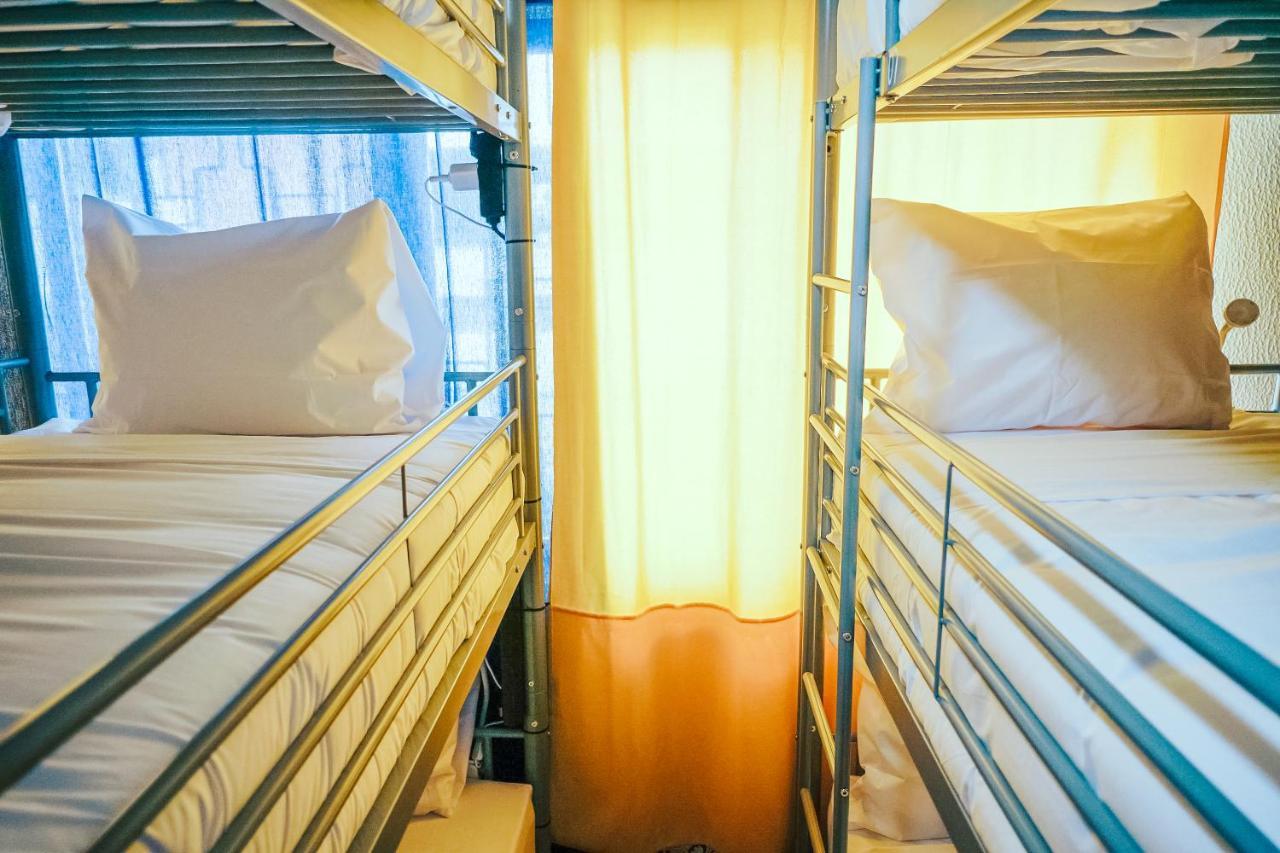 Help Yourself Hostels - Restelo Lisbona Esterno foto