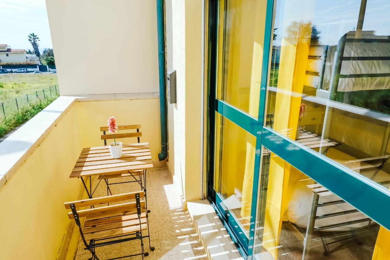 Help Yourself Hostels - Restelo Lisbona Esterno foto