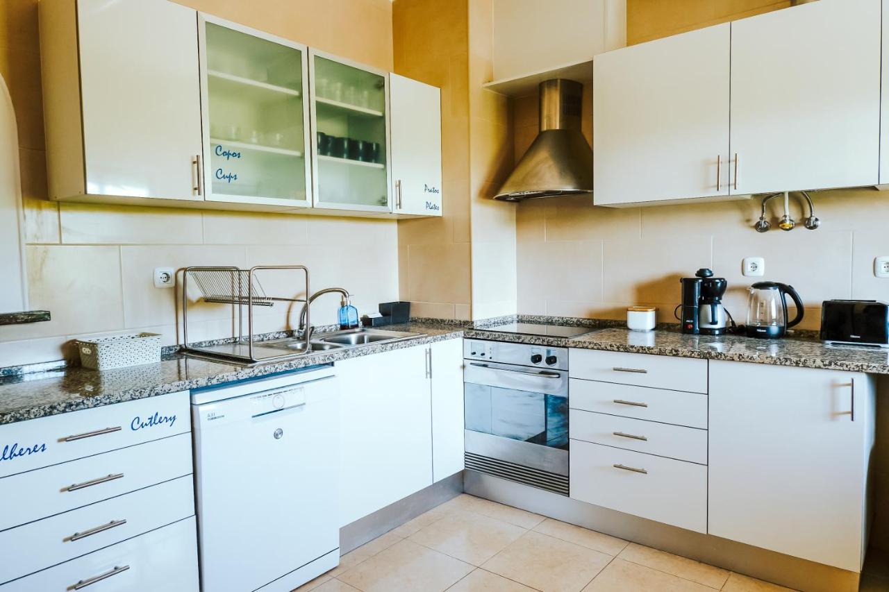 Help Yourself Hostels - Restelo Lisbona Esterno foto