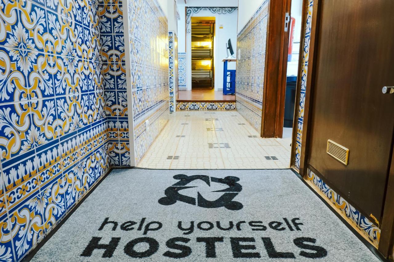 Help Yourself Hostels - Restelo Lisbona Esterno foto